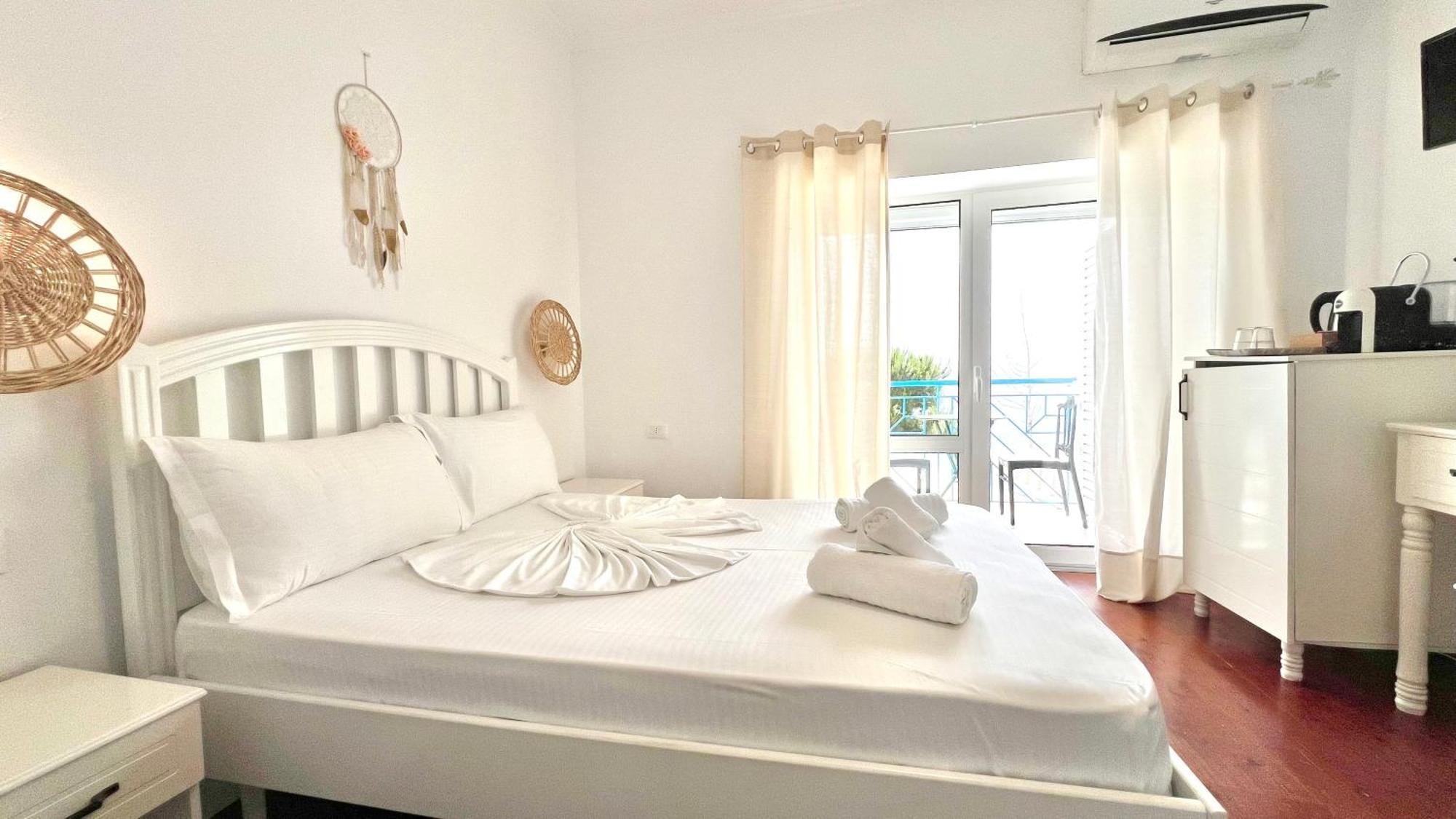 Las Nubes Rooms Himare Exterior foto